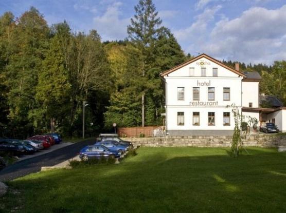 Hotel Epocha Janov nad Nisou Esterno foto