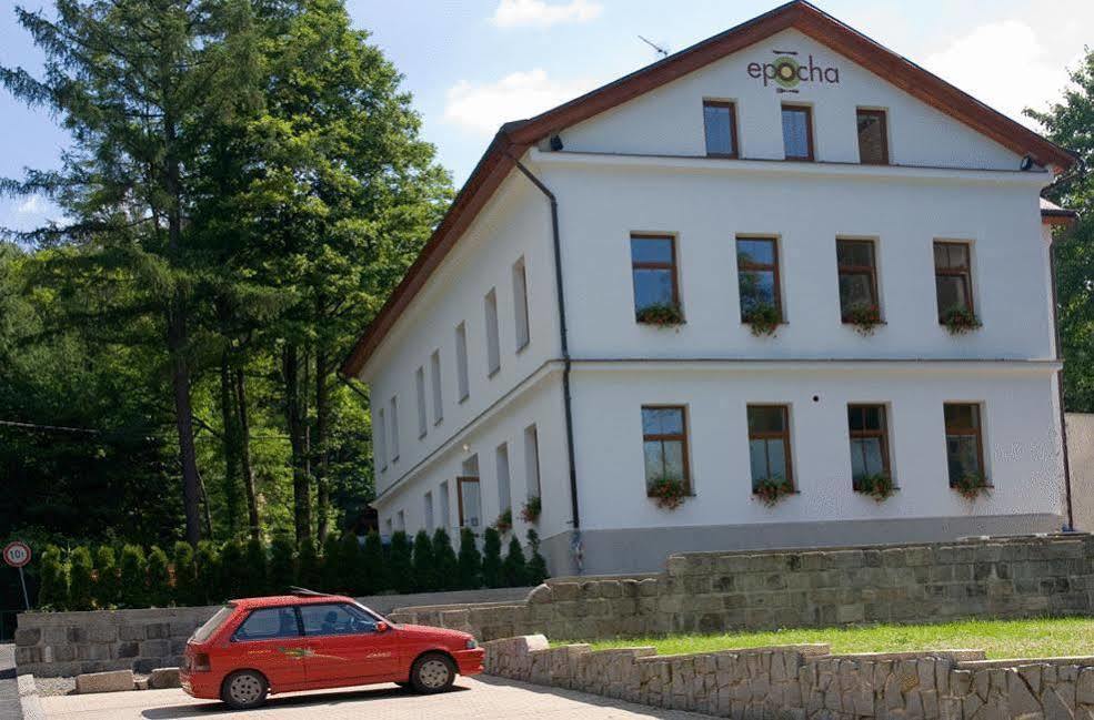 Hotel Epocha Janov nad Nisou Esterno foto
